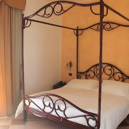 Medusa Hotel 4*